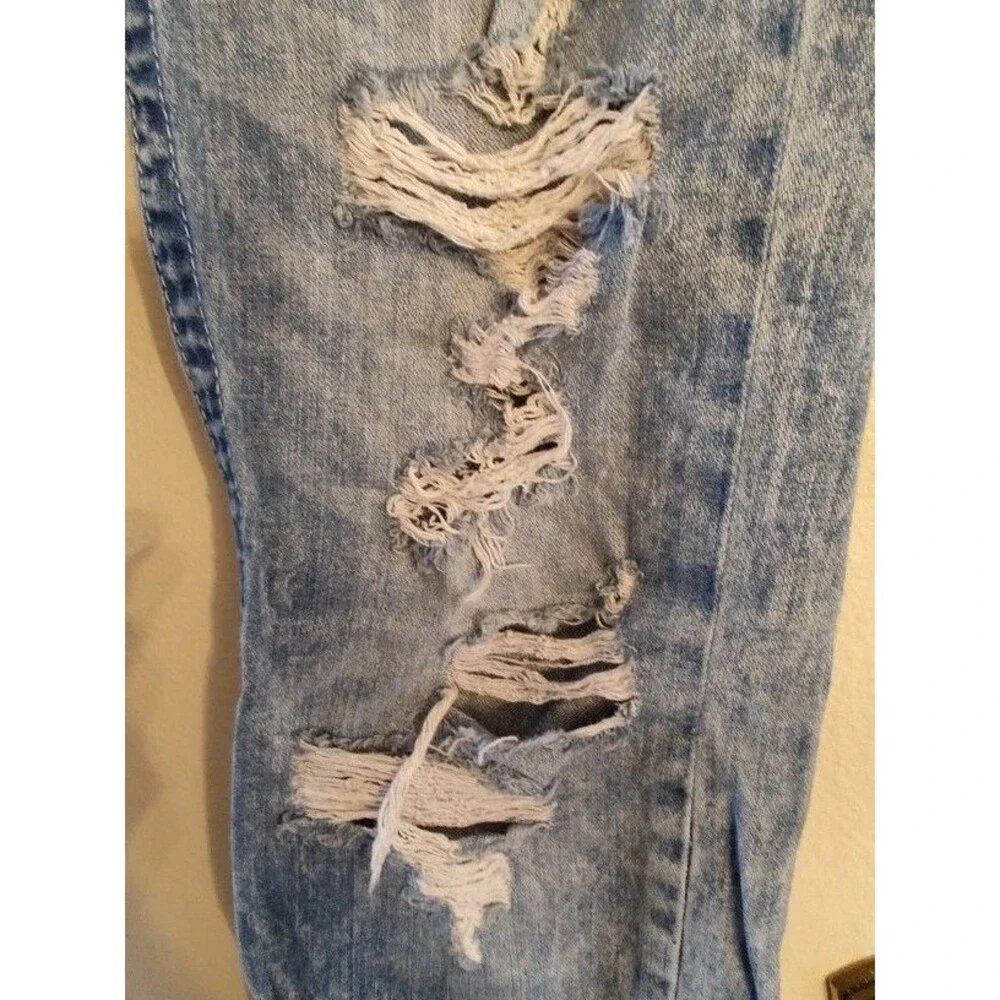Rare Men's True Religion Huge Red Patch TR Ripped Look Jeans Size 29 RN # 112790